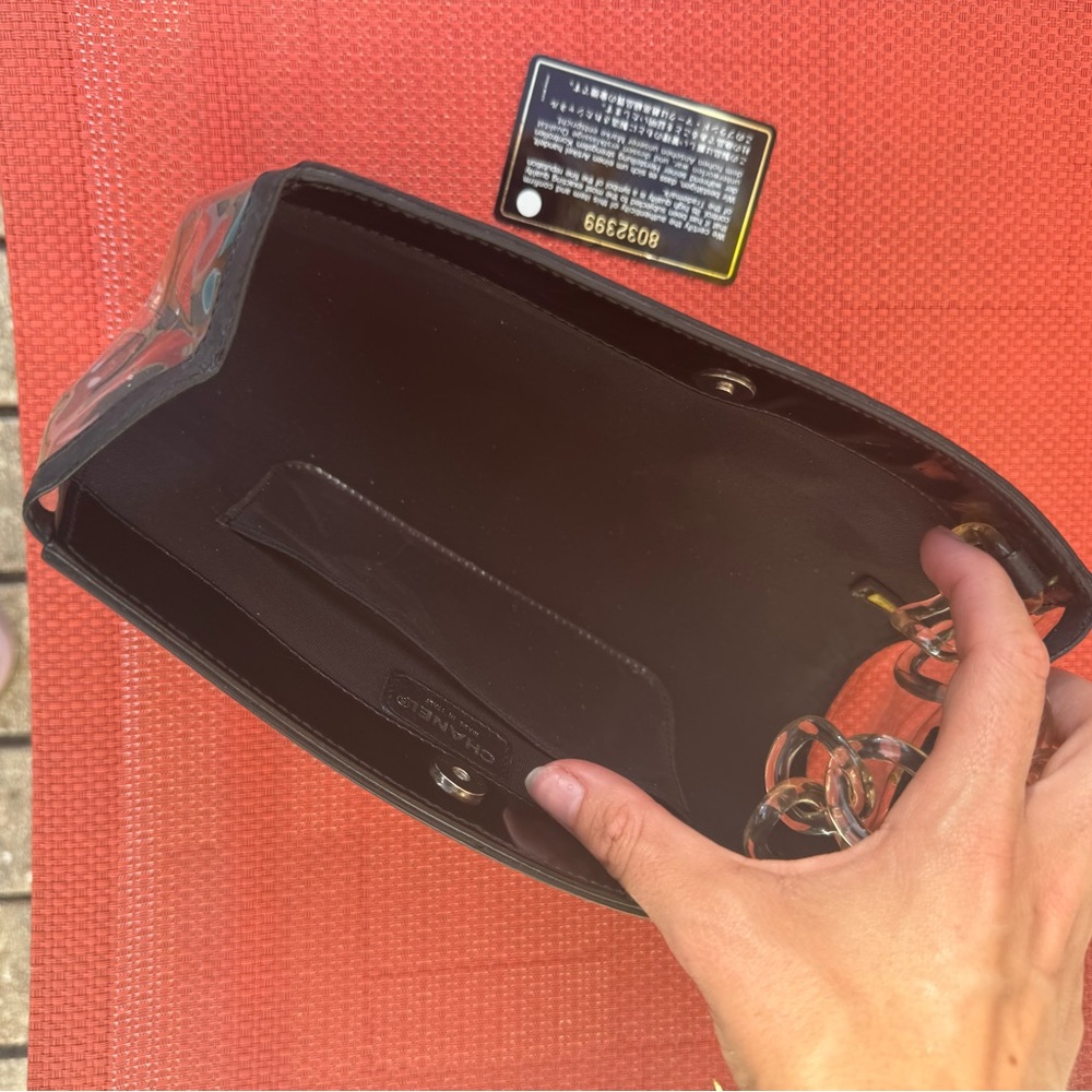 🛑 SOLD 🛑 Vintage Chanel Clutch with Clear Chain – Rare Black Vinyl Purse - Picture 12 of 14